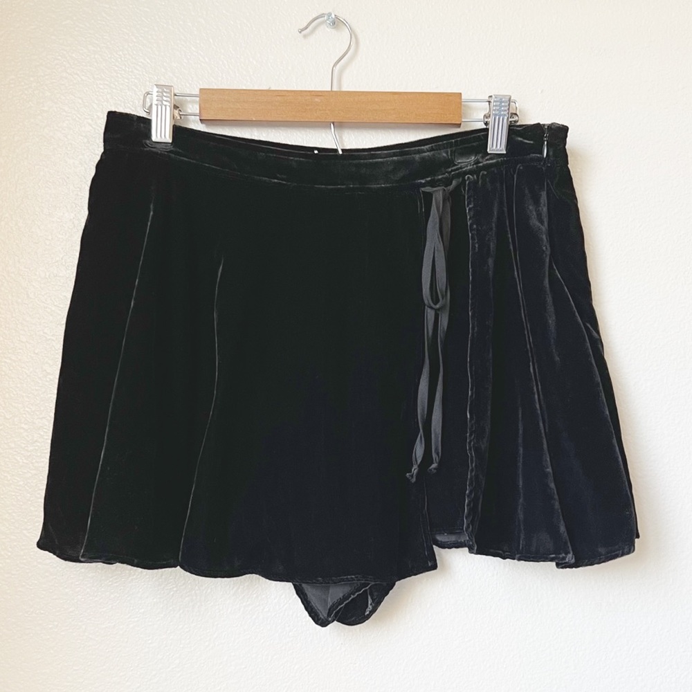 Free People Dance The Night Away black velvet skort size 12